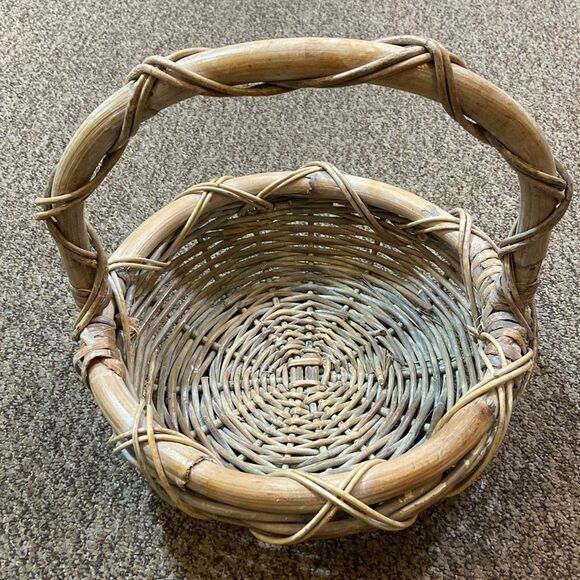 Rustic Primitive Home Decor Organized Tan Basket with Handle Wicker And Bamboo - Picture 3 of 15
